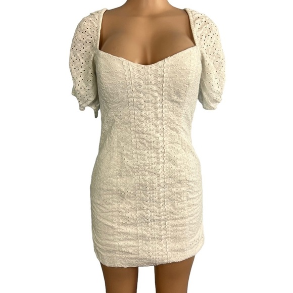 3/$30 🍂 Lilly Pulitzer Kay Short Sleeve Eyelet Dress White - Picture 1 of 8